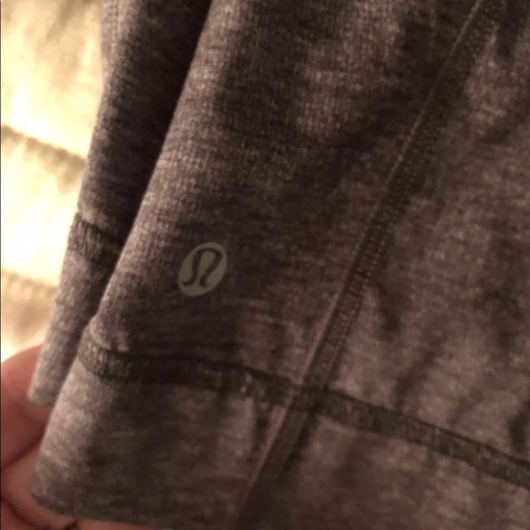 Lululemon Men’s Shorts Light Weight Size Small - Picture 2 of 4